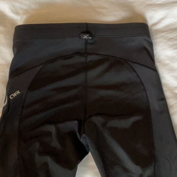 CW-X Joint Support Compression Capri - Picture 4 of 9